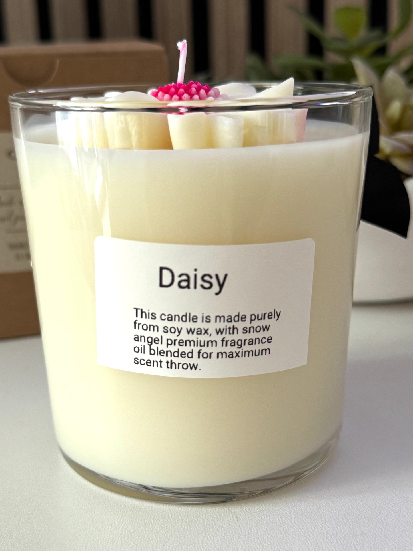 Deep pink Daisy candle