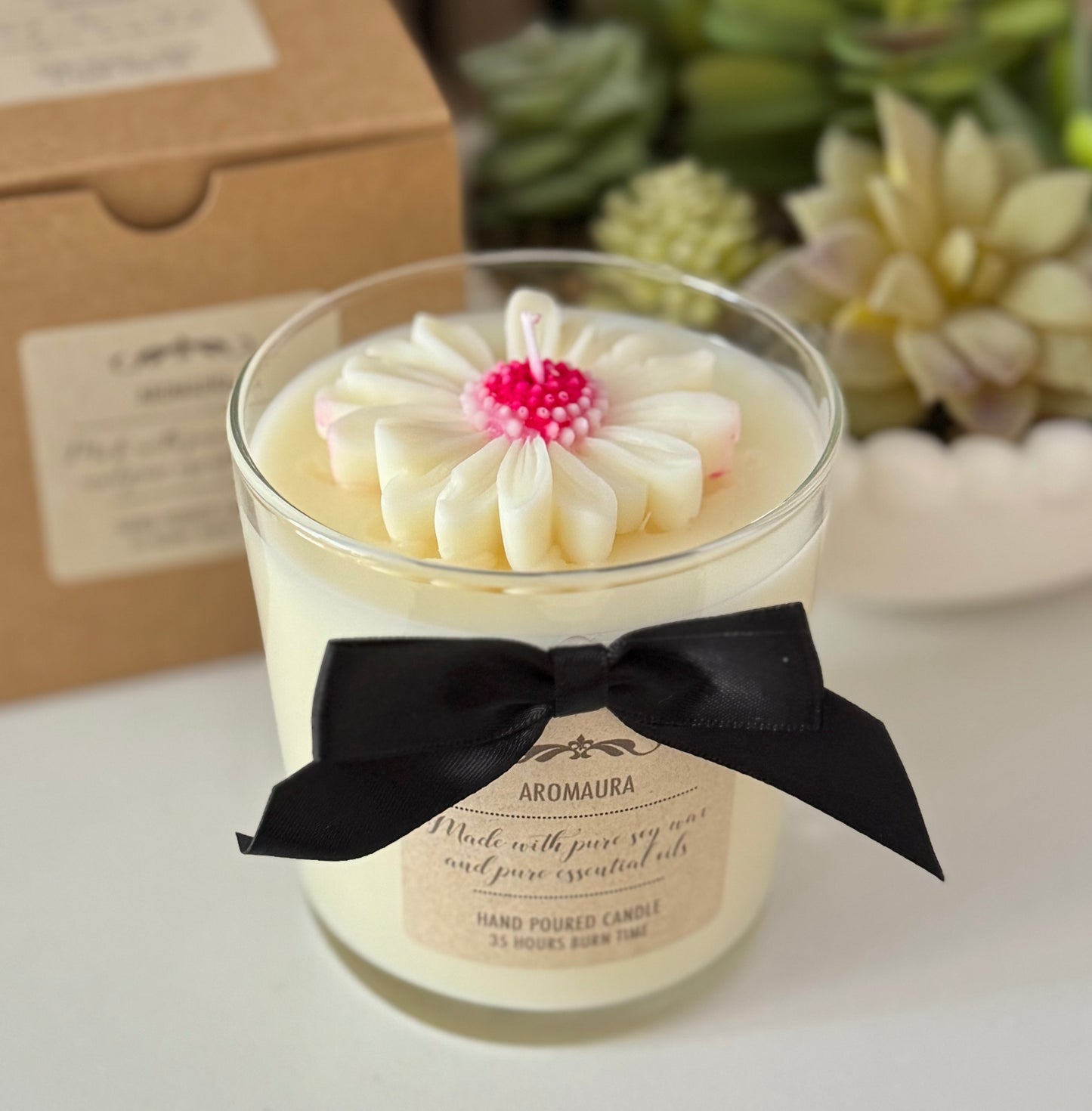Deep pink Daisy candle