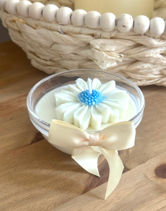 Mini blue daisy candle