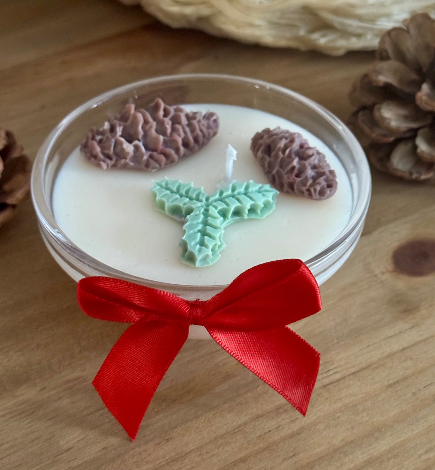 A Mini Christmas holly & pine cones candle