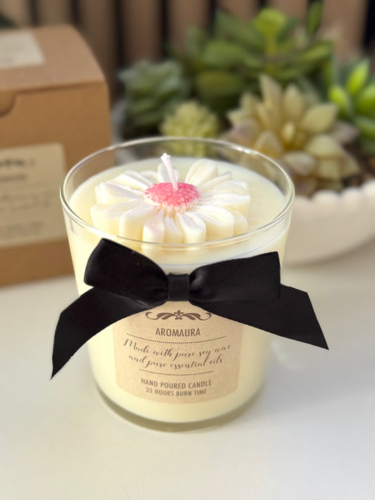Pastel pink Daisy candle