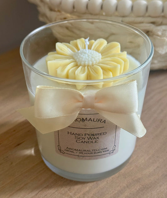 Yellow daisy candle