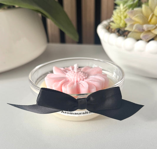 Mini pink daisy candle